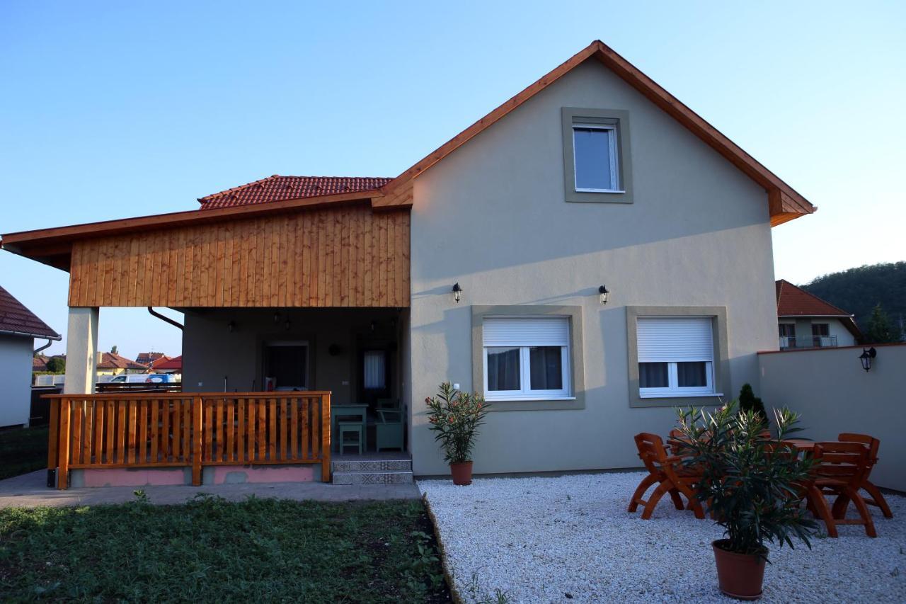 A Zoldbiciklis Haz Apartment Egerszalók Exterior foto